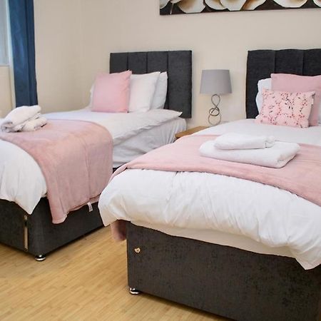 Contractor'S Haven- 4-Bedroom House With Free Parking, Super Fast Wifi, Fran Properties In Aylesbury, Pets Are Welcome! Aylesbury  Exteriér fotografie