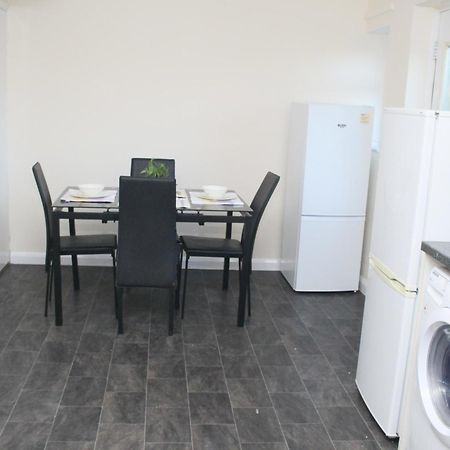 Contractor'S Haven- 4-Bedroom House With Free Parking, Super Fast Wifi, Fran Properties In Aylesbury, Pets Are Welcome! Aylesbury  Exteriér fotografie