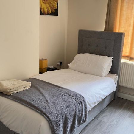 Contractor'S Haven- 4-Bedroom House With Free Parking, Super Fast Wifi, Fran Properties In Aylesbury, Pets Are Welcome! Aylesbury  Exteriér fotografie