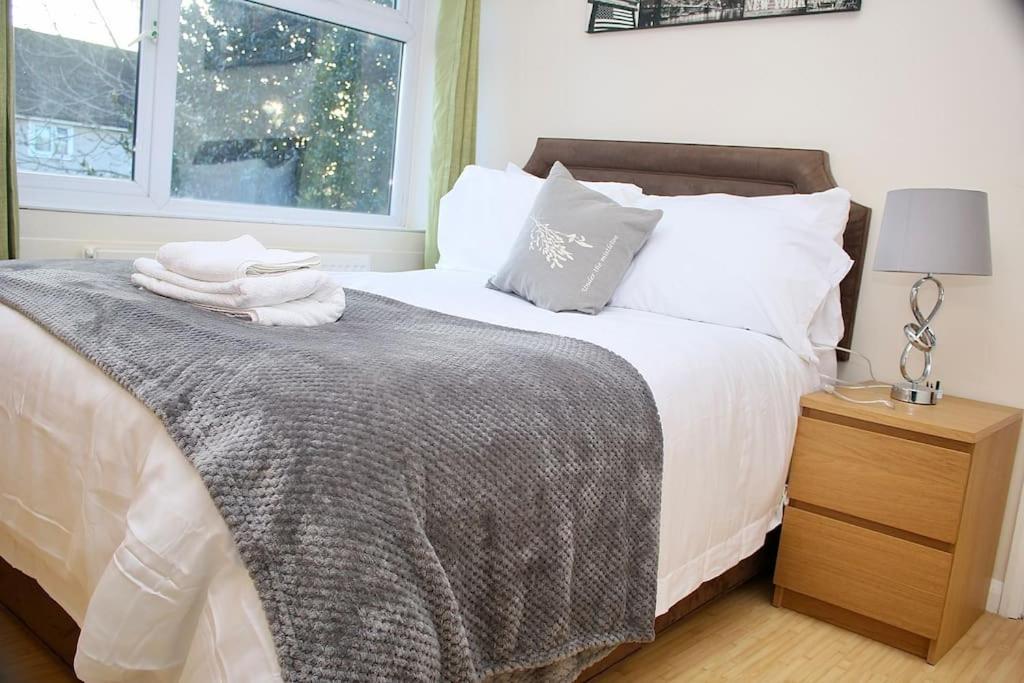 Contractor'S Haven- 4-Bedroom House With Free Parking, Super Fast Wifi, Fran Properties In Aylesbury, Pets Are Welcome! Aylesbury  Exteriér fotografie