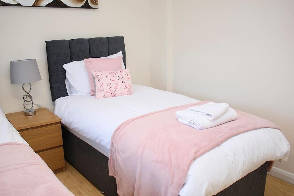 Contractor'S Haven- 4-Bedroom House With Free Parking, Super Fast Wifi, Fran Properties In Aylesbury, Pets Are Welcome! Aylesbury  Exteriér fotografie
