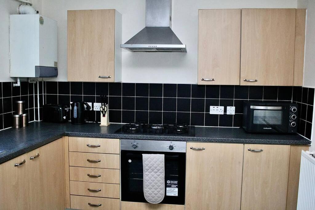 Contractor'S Haven- 4-Bedroom House With Free Parking, Super Fast Wifi, Fran Properties In Aylesbury, Pets Are Welcome! Aylesbury  Exteriér fotografie