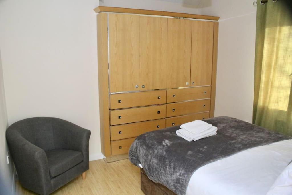 Contractor'S Haven- 4-Bedroom House With Free Parking, Super Fast Wifi, Fran Properties In Aylesbury, Pets Are Welcome! Aylesbury  Exteriér fotografie